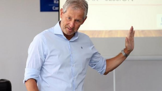 "Qarabağ" - "Kəpəz" matçında hakim də səhv qərar verib, VAR da