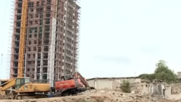 &ldquo;Papanin&rdquo; sakinləri həyəcan təbili çalır: Evləri başlarına uça bilər &ndash; FOTO