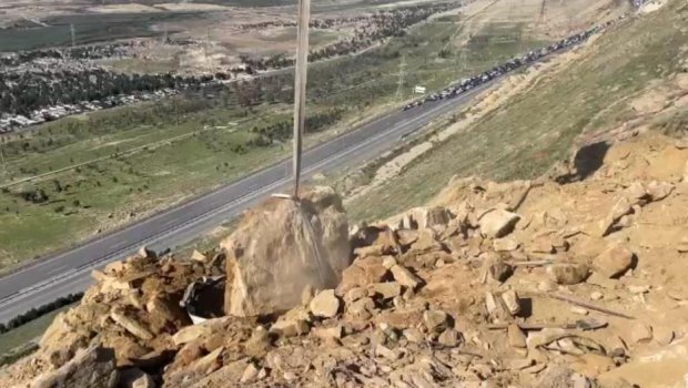 Badamdarda uçqun riski olan qaya parçaları ərazidən götürülür &ndash; FOTO/VİDEO