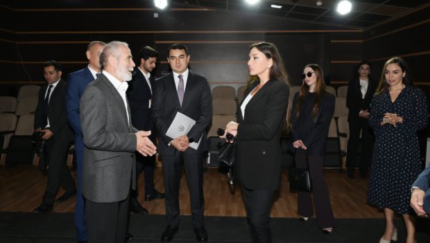 Birinci Xanım qızları və gəlini ilə Dövlət Pantomim Teatrında - FOTO