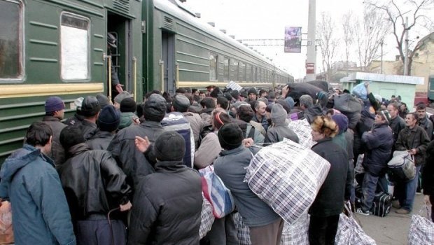 Medvedevdən miqrantlarla bağlı XƏBƏRDARLIQ &ndash; Rusiyadakı soydaşlarımızı NƏ GÖZLƏYİR?