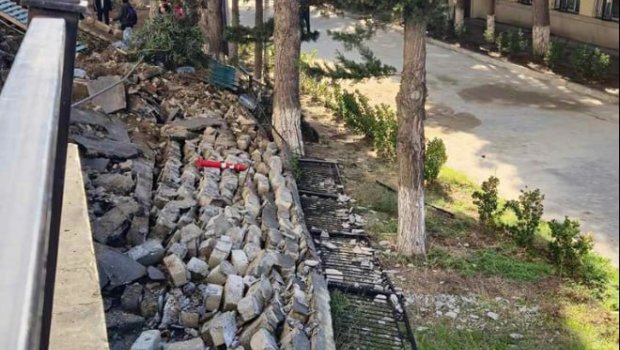 Bakıda məktəbin uçan hasarının inşası tarixi AÇIQLANDI