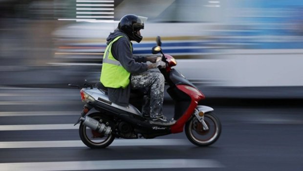 Motosikletlə piyadanı vuraraq öldürdü