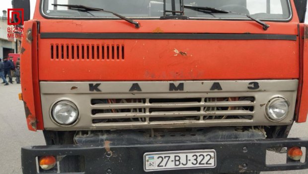 Xaçmazda AĞIR QƏZA: Piyada yük maşının altında qaldı &ndash; VİDEO