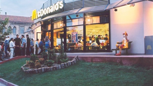 &ldquo;McDonald's&rdquo; Azərbaycanda 25 illik yubileyini qeyd edir: Fəvvarələr meydanından yeni üfüqlərədək &ndash; FOTO