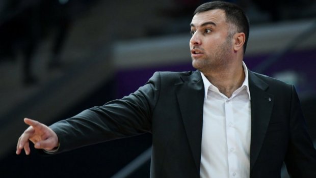“Neftçi” baş məşqçisi ilə yollarını AYIRDI