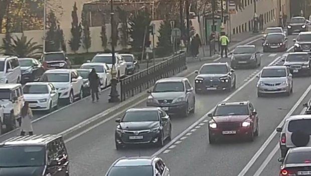 Paytaxtın bu yollarında sıxlıq var - SİYAHI