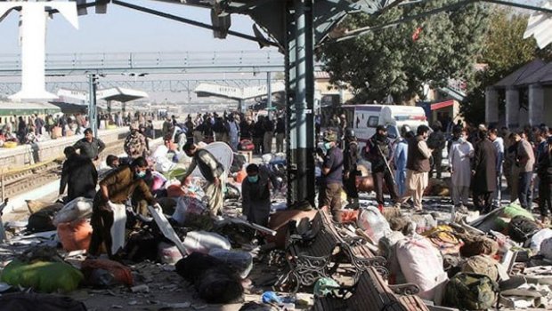 Pakistandakı dəhşətli terrorun anbaan VİDEOSU