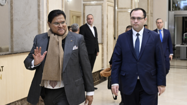 Surinam Respublikasının Prezidenti Azərbaycana gəldi - FOTO