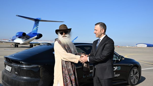 Məşhur hindistanlı yoqin Sadhquru Azərbaycana gəldi