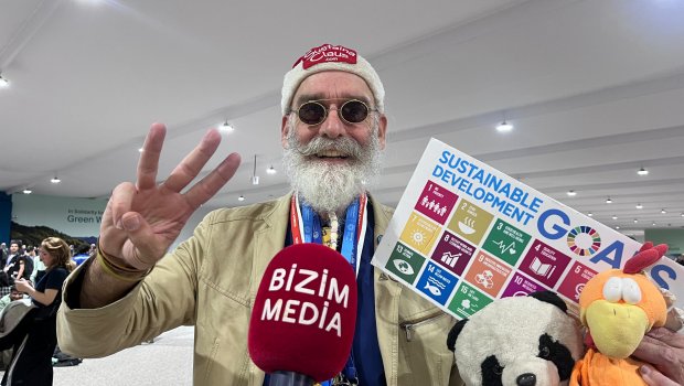 Kanadalı ekofəal: “İqlim dəyişikliyinə diqqət çəkmək üçün Şaxta Baba kimi geyinmişəm” - ÖZƏL