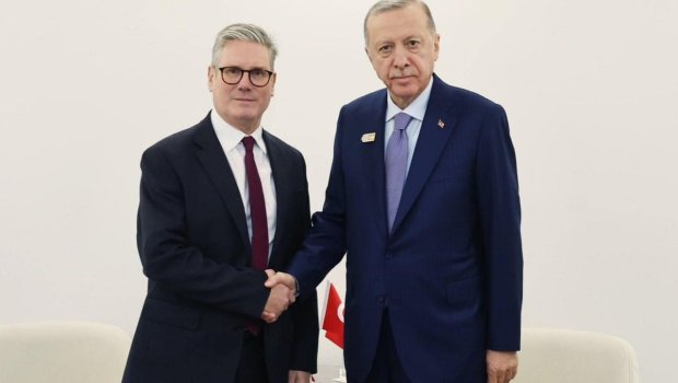 Ərdoğan Bakıda Starmerlə görüşdü