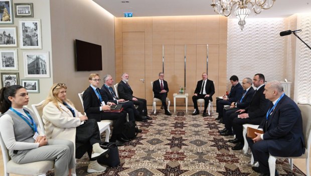 Prezident Britaniyanın Baş naziri ilə Azərbaycan-Ermənistan danışıqlar prosesini MÜZAKİRƏ ETDİ