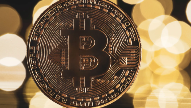 "Bitcoin" tarixi rekorddan dərhal sonra 5 min dollar ucuzlaşdı