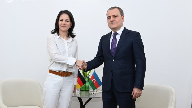 Ceyhun Bayramov Berbokla nələri müzakirə etdi? &ndash; FOTO 