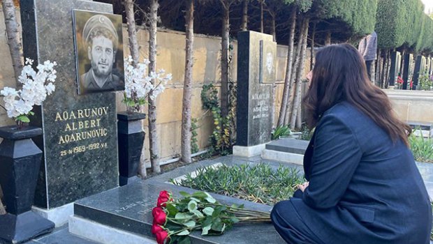 İsrailli nazir Bakıda Albert Aqarunovun məzarını ziyarət etdi – FOTO 