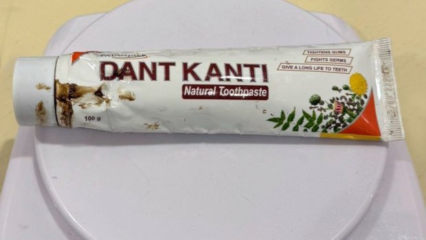 Hindistanlı Azərbaycana diş məcunu qabında narkotik vasitə keçirmək istədi - FOTO