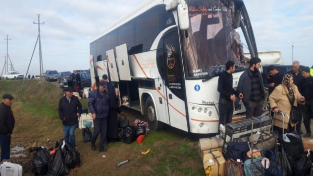 Naxçıvandan Bakıya gələn avtobus QƏZAYA DÜŞDÜ: Xəsarət alanlar var - FOTO