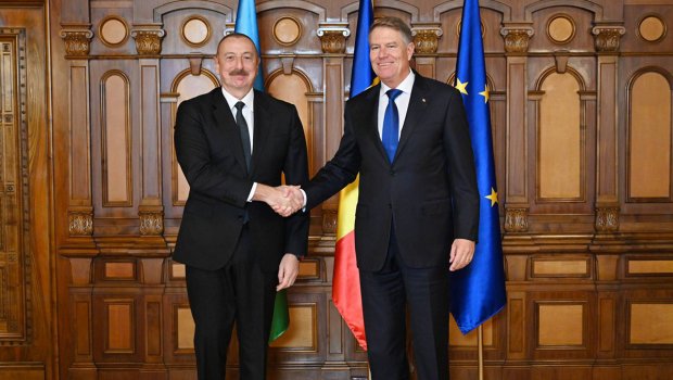 İlham Əliyev rumıniyalı həmkarını TƏBRİK ETDİ