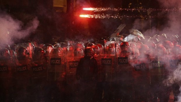 Tbilisidə aksiyalarda 21 polis yaralanıb - VİDEO