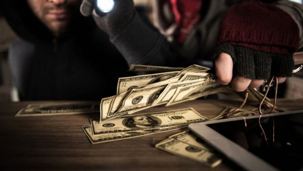 Bakıda bir nəfərin 251 min dolları ələ keçirildi &ndash; SAXLANILAN VAR 