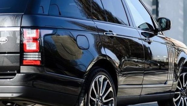 Bakıda &ldquo;Range Rover&rdquo;dən 10 min dollara yaxın pul OĞURLANDI
