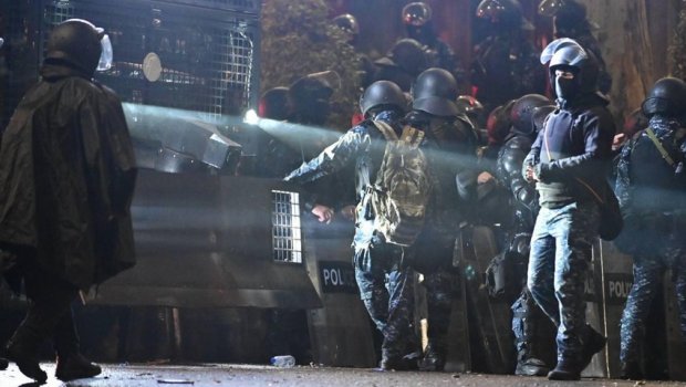 Tbilisidə polislə etirazçılar arasında qarşıdurma olub - VİDEO
