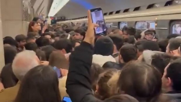 SON DƏQİQƏ: Metroda nasazlıq oldu, sərnişinlər düşürüldü - VİDEO