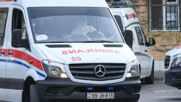 Bakıda DƏHŞƏT: Ata özünü və 8 yaşlı qızını eyvandan atmaq istədi
