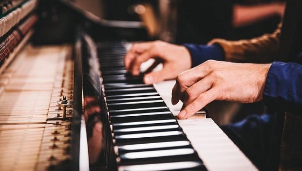 Şövkət Ələkbərovanın ifa etdiyi daha dörd mahnının erməni musiqisi kimi təqdimatının QARŞISI ALINDI