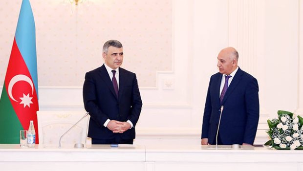 Tanınmış hakim təqaüdə göndərildi &ndash; FOTO 