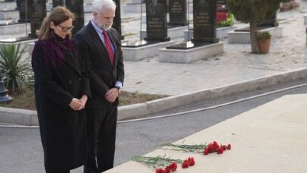 ABŞ səfiri xanımı ilə Gəncədə - FOTO