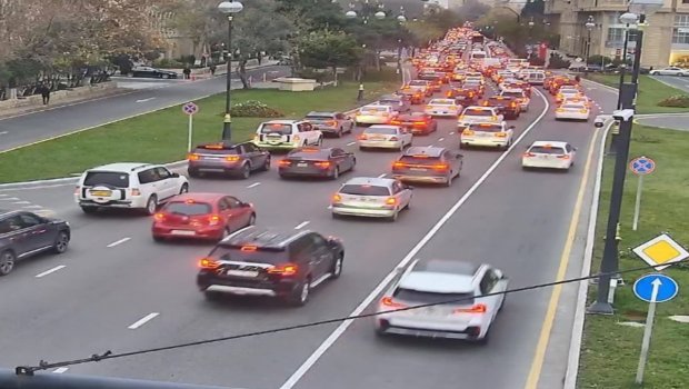 Bakıda sıxlıq olan yollar - SİYAHI