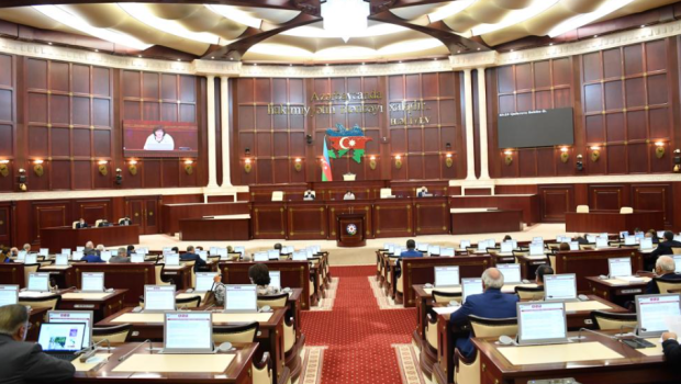 Milli Məclisin plenar iclası BAŞLADI - Gündəlikdə 15 məsələ var
