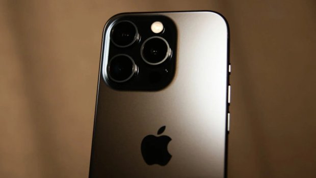 &ldquo;iPhone 15&rdquo; aldı, içərisindən plastilin çıxdı &ndash; VİDEO