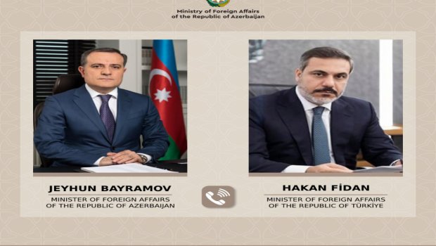 Ceyhun Bayramov türkiyəli həmkarı ilə Suriyadakı vəziyyəti müzakirə etdi