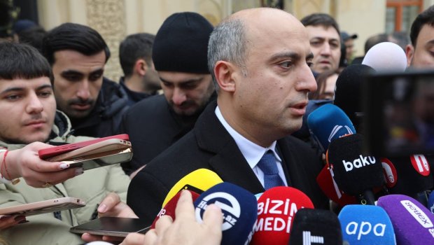 &ldquo;Ayrı-ayrı məktəblərdə pul yığılır&rdquo;- Emin Əmrullayev