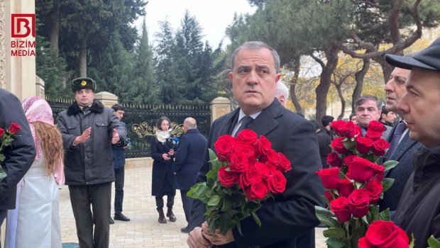 Rəsmilər Fəxri xiyabanda &ndash; FOTO