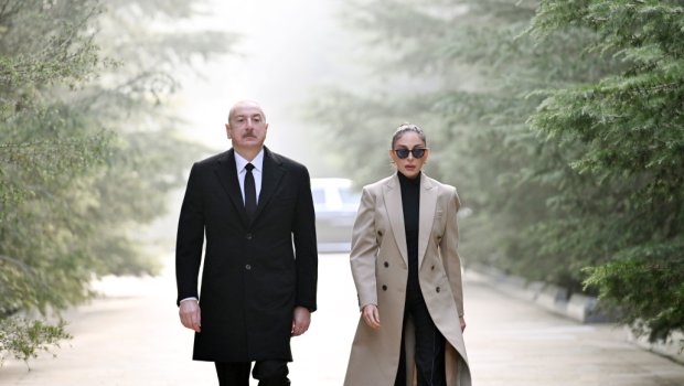 Prezident və birinci xanım Ulu Öndərin məzarını ZİYARƏT ETDİ - FOTO/VİDEO