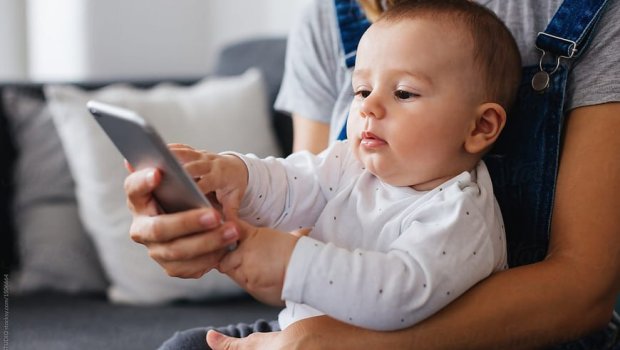 Hər uşağın əlində bir &ldquo;TƏHLÜKƏ&rdquo; &ndash; Valideynlər övladlarını telefon asılılığından necə XİLAS etsinlər?