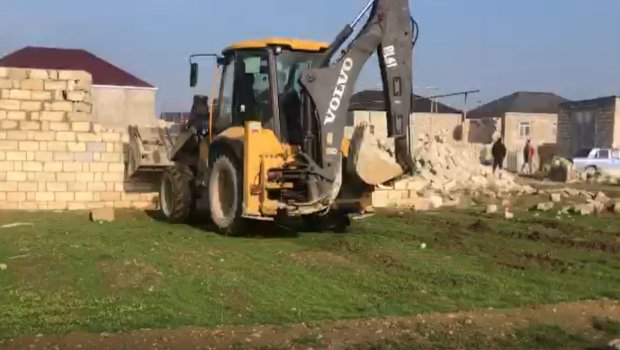 Bakıda daha bir qanunsuz tikili SÖKÜLDÜ &ndash; VİDEO