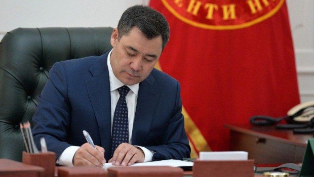 Sadır Japarov baş naziri vəzifəsindən azad etdi