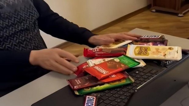 &ldquo;Şokolad trendi&rdquo; ilə bağlı FİKİR AYRILIĞI &ndash; Müəllimə SEVGİ, adına XƏLƏL, yoxsa ƏYLƏNCƏ?