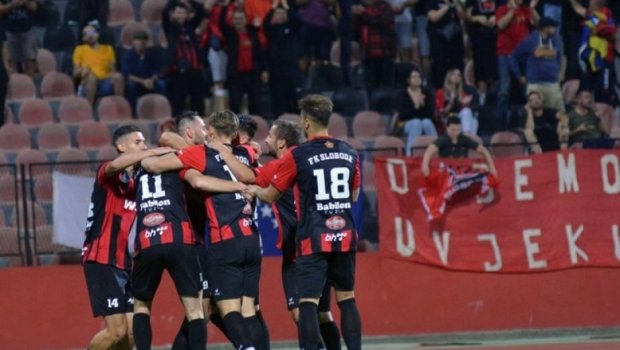 Klub prezidenti baş məşqçi və bütün futbolçuları komandadan qovdu