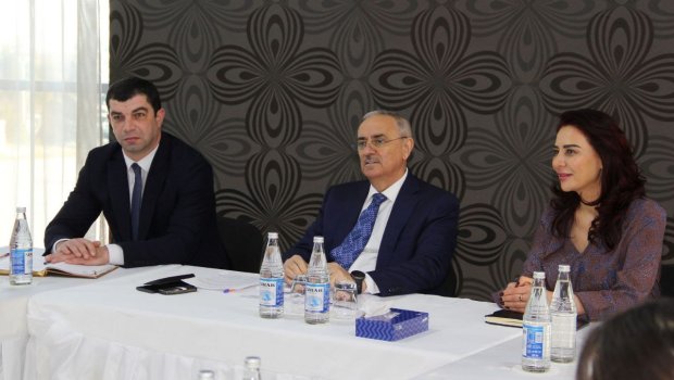 Qusarın icra başçısı ilin ilk &ldquo;hesabatını&rdquo; şagirdlərə verdi - FOTO