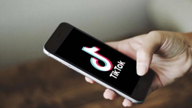 Bu ölkədə valideynlər şikayət etdi: “TikTok” bir il müddətinə bloklanacaq