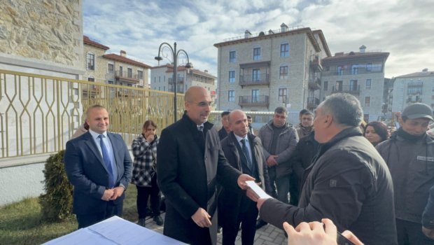 Növbəti köç karvanı Şuşa şəhərinə çatdı, ailələrə evlərinin açarları təqdim olundu &ndash; YENİLƏNİB/FOTO