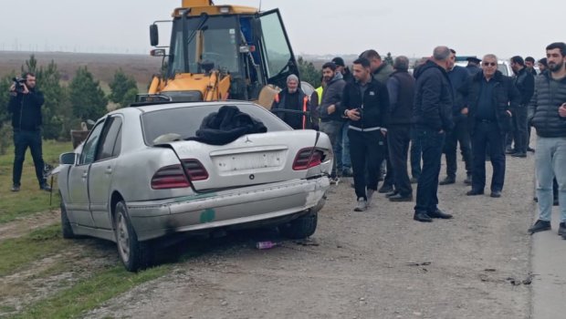 Hacıqabulda avtomobil traktorla toqquşdu: Yaralılar var - FOTO
