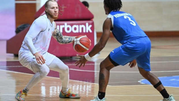 Basketbol Liqası: Lider autsayderlə qarşılaşacaq