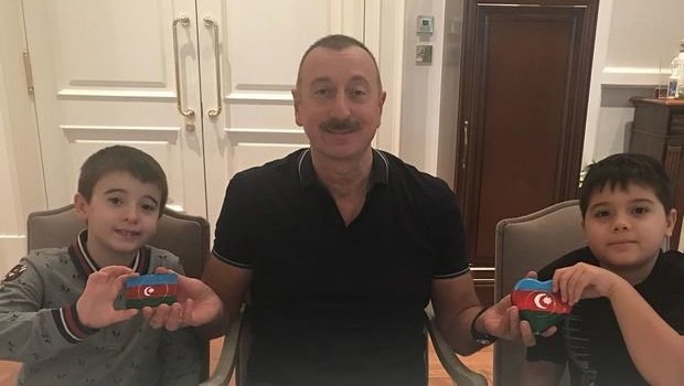 Nəvələrindən Prezidentə ad günü təbriki &ndash; FOTO